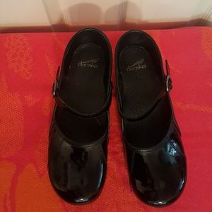 Black Patent Leather Mary Jane's Dansko Sz 40